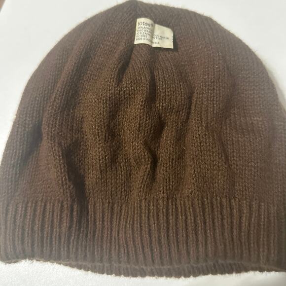 Totes Reversible knitted hat 100% Acrylic- Hand wash Brown. - Picture 2 of 5